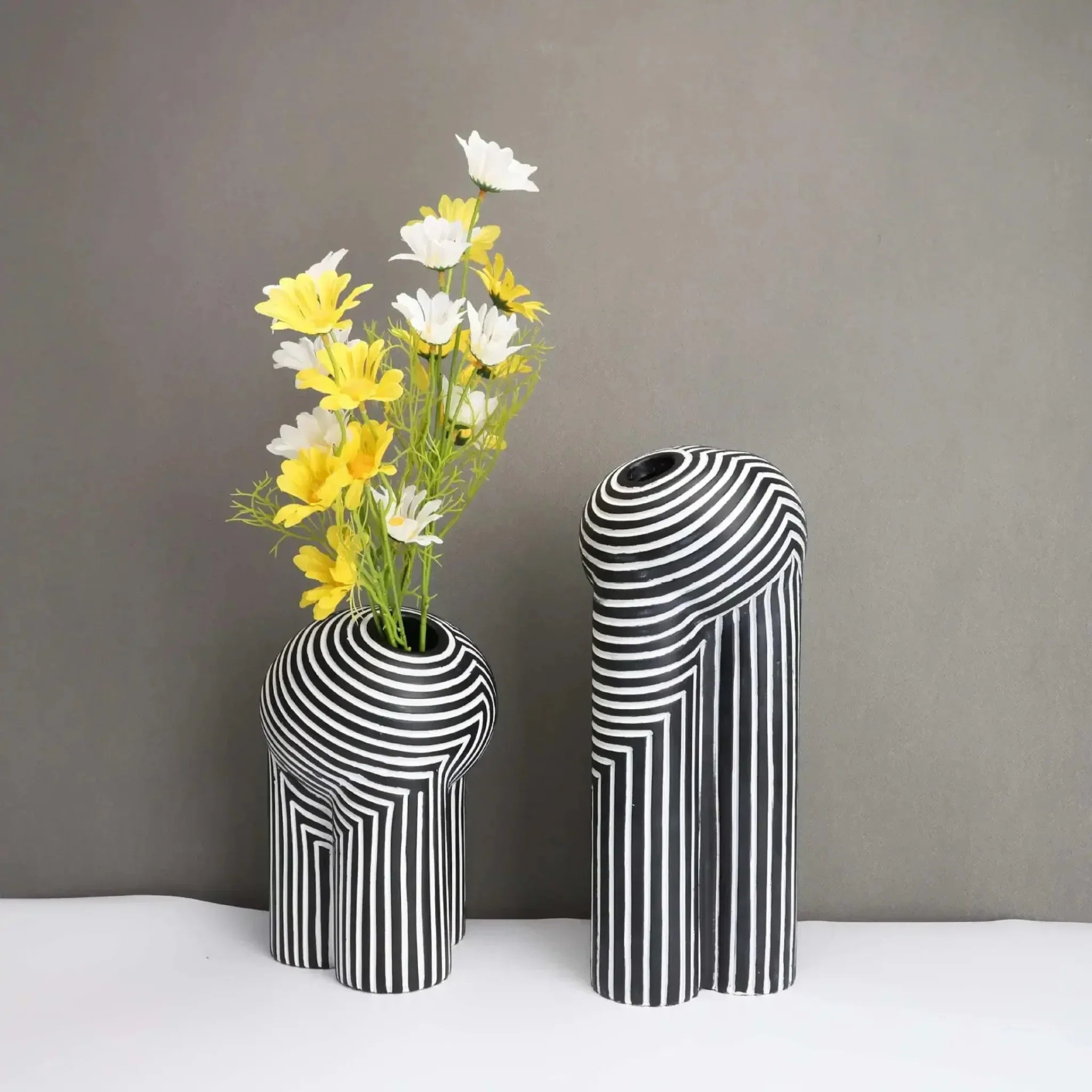 Skonne Linjera Black and White Abstract Resin Vase, Vases, Sculptural