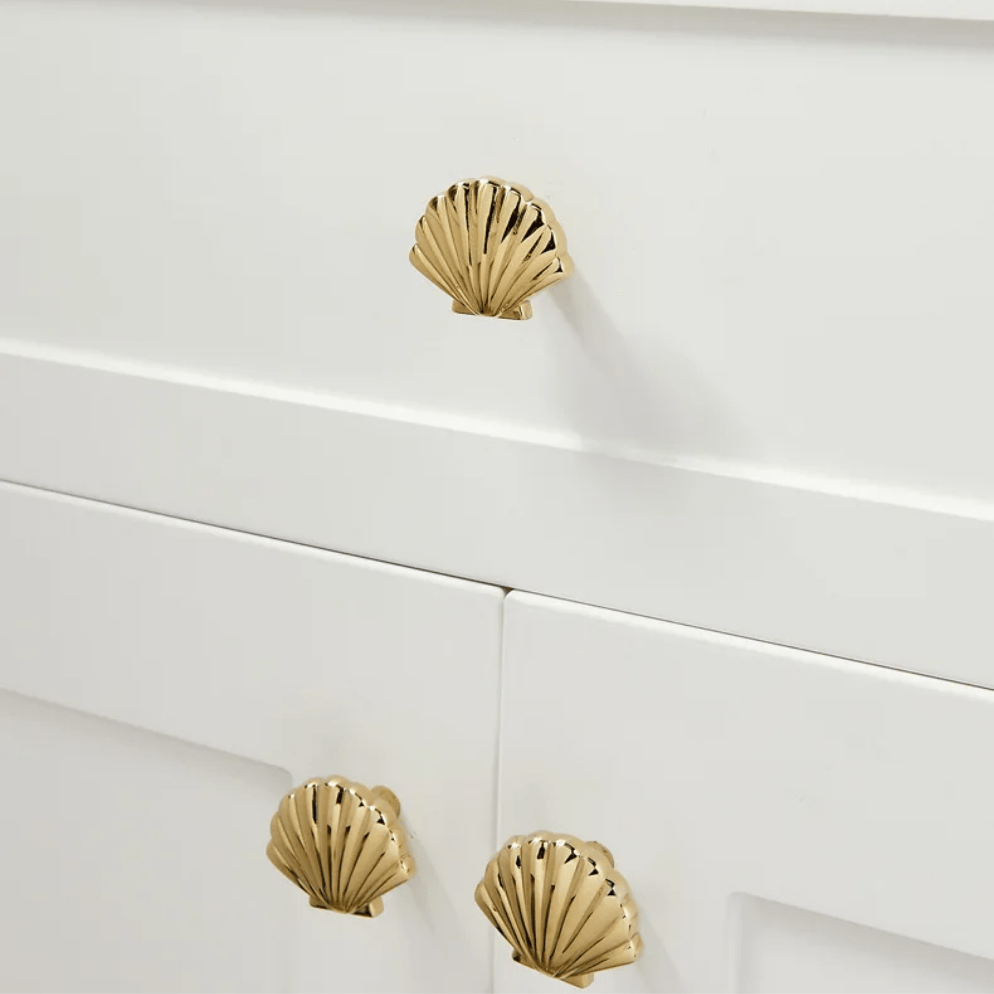 Brass Shell Cabinet Pull Handle for Modern Decor, Knobs & Handles, Skalv