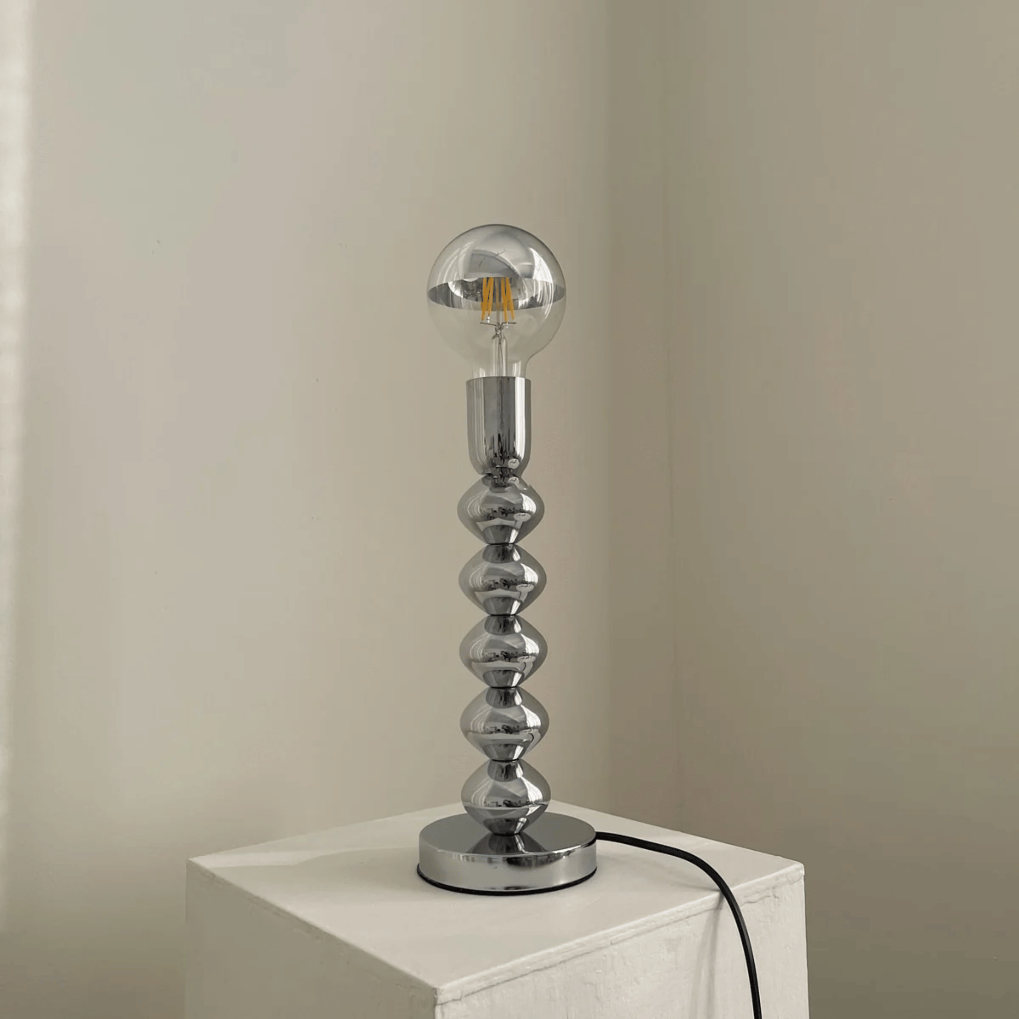 Bauhaus LED Table Lamp in Nordic Minimalist Style, Large, Lamps, Stråla Desk