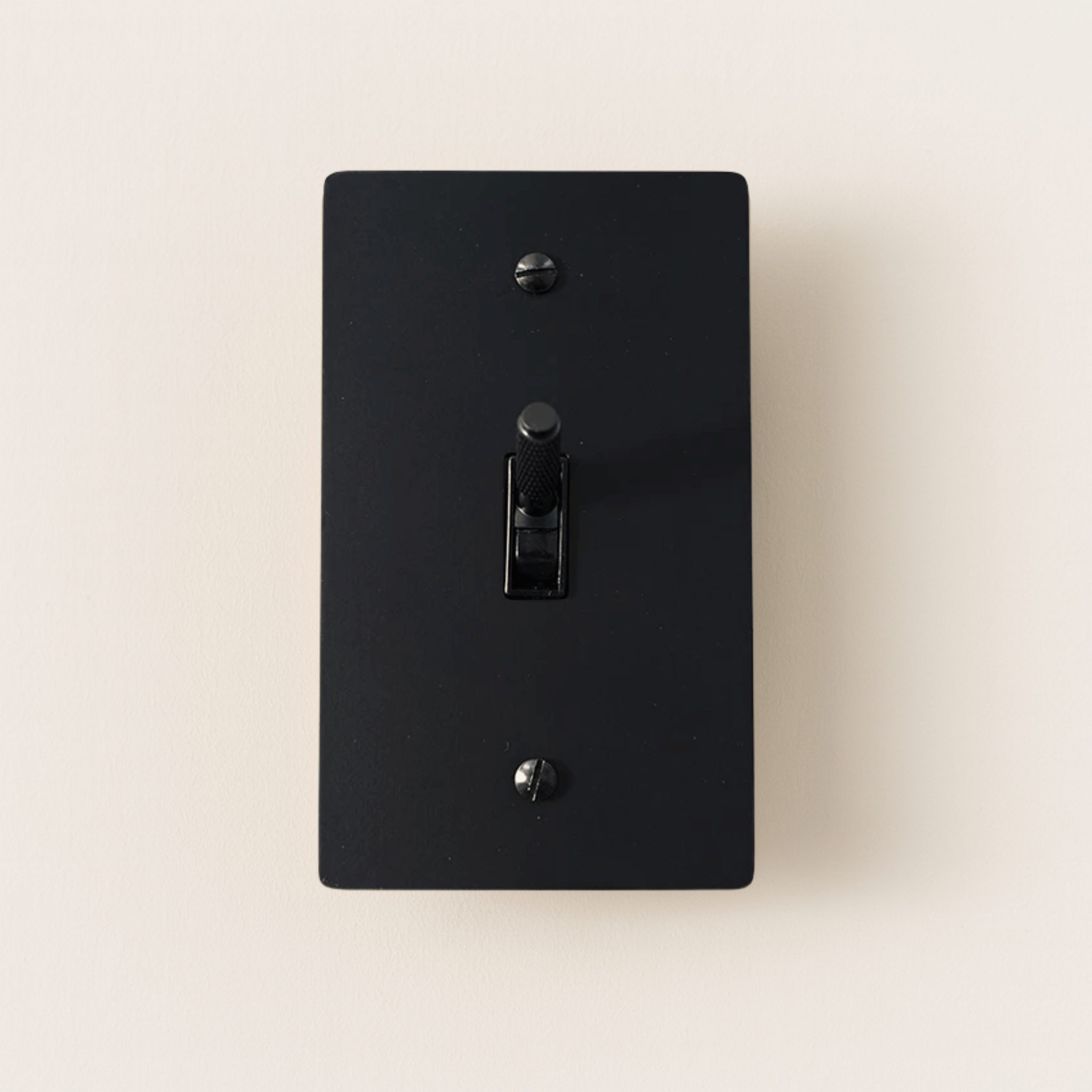 Premium Matte Black Brass Toggle Switch by Skonne, 1TOGGLE, Single-Pole Switches, Svarta Solid