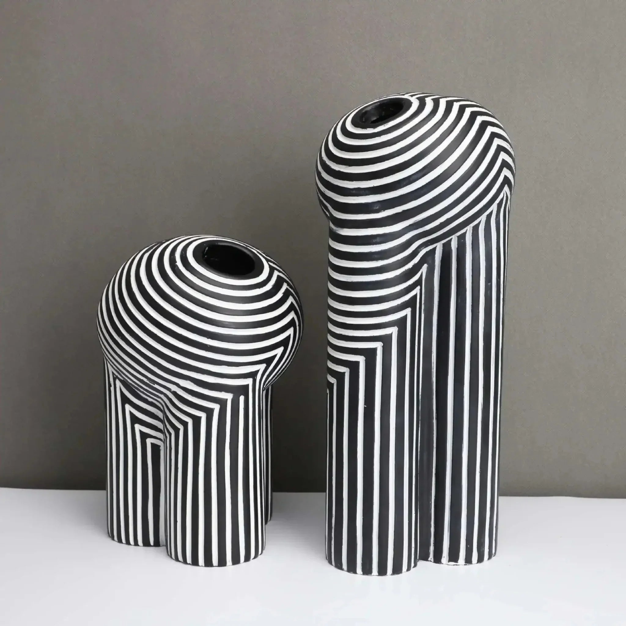 Skonne Linjera Black and White Abstract Resin Vase, Vases, Sculptural
