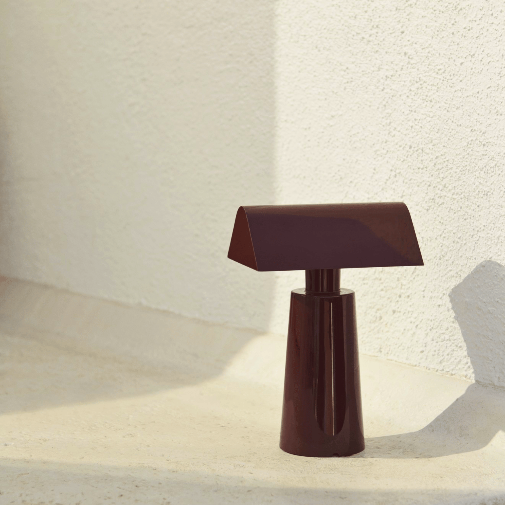 Lyspyra Pyramid Lamp with Built-In Wireless Charger, Table Lamps, Touch