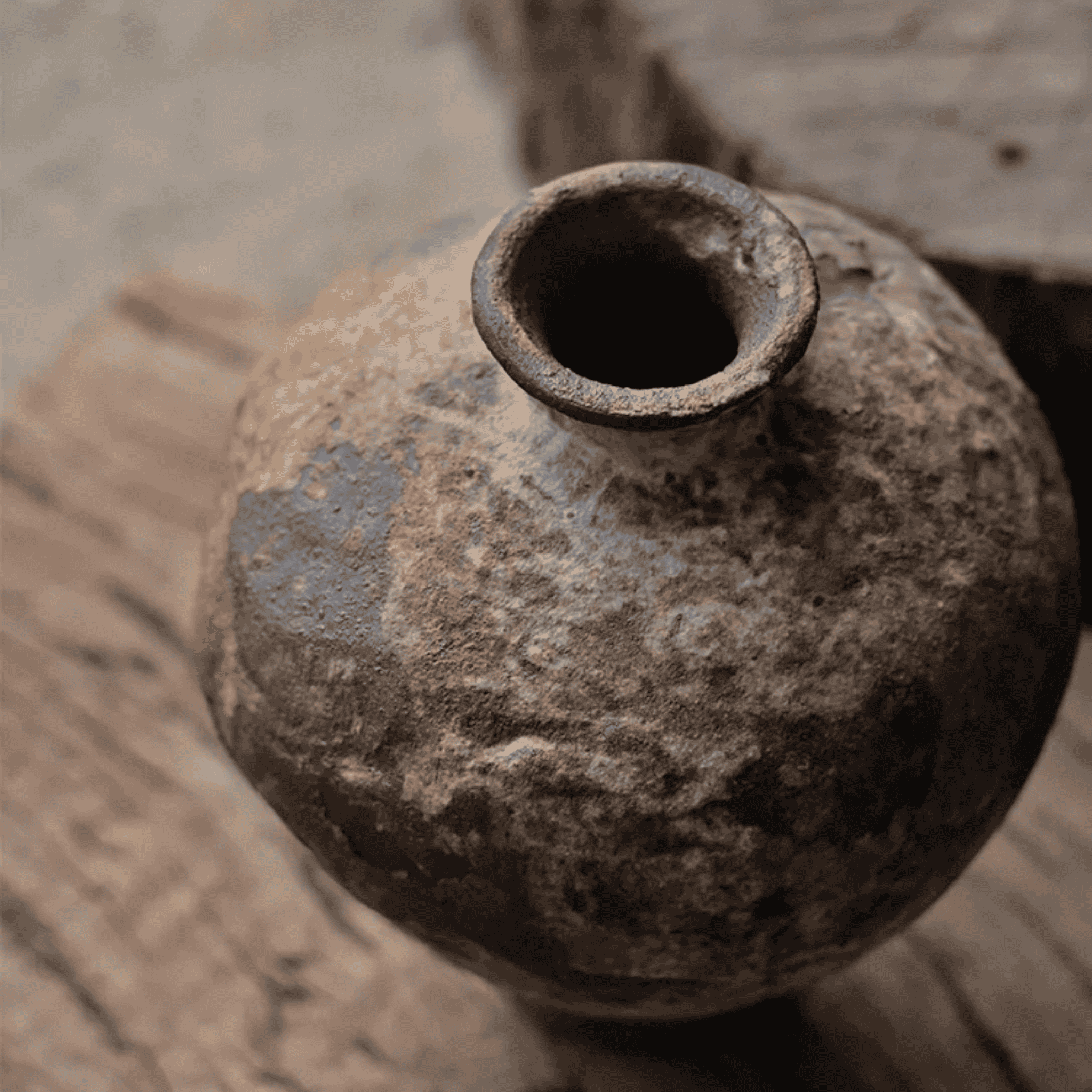 Small Jingdezhen Ceramic Wabi-Sabi Vase by Skonne, Vases, Stille